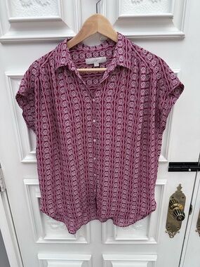 LOFT - Lightweight Short-Sleeve Button-Down Shirt - MEDIUM